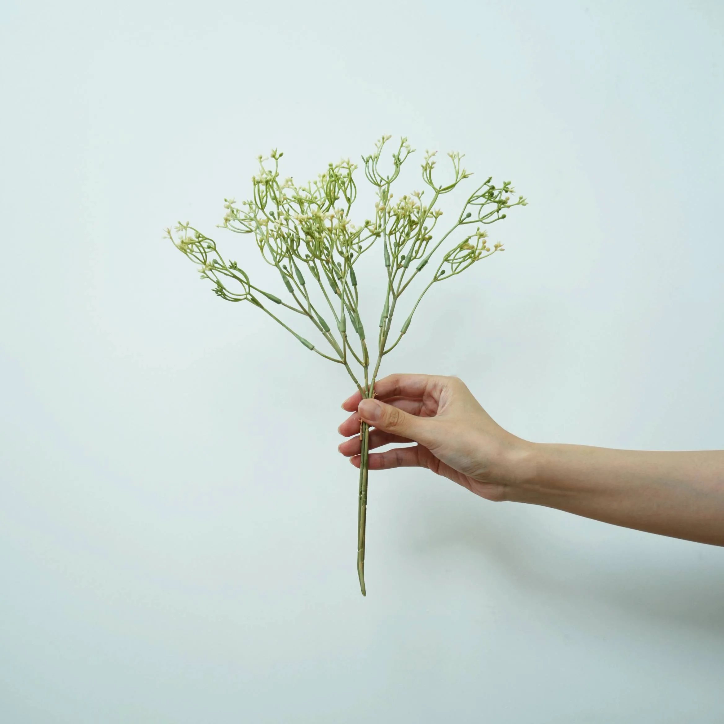 The application of handmade paper flower bouquet craft