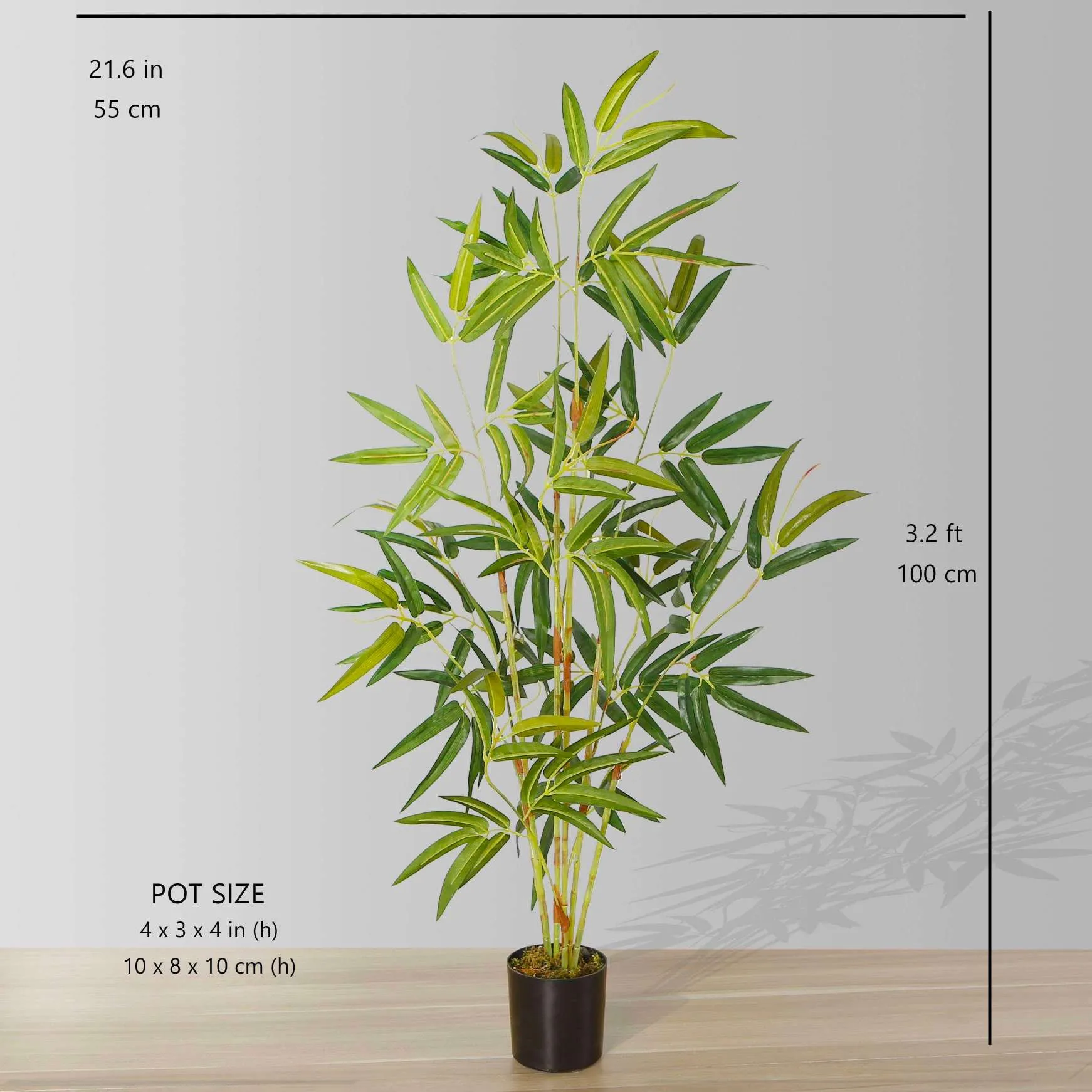 인공 대나무 화분에 식물