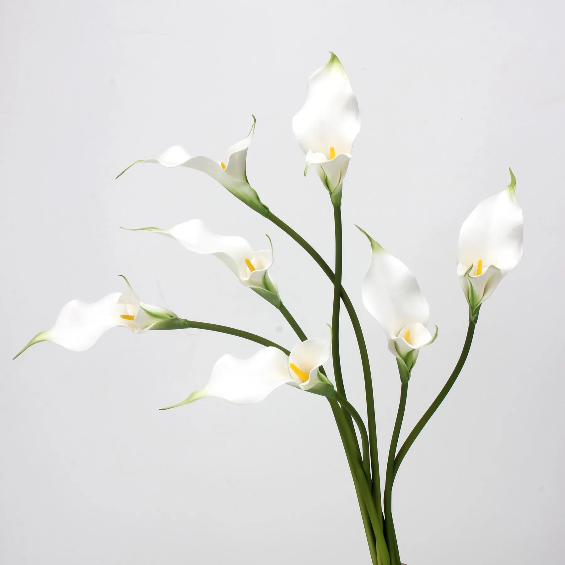 The application of outdoor hanging silk flower baskets